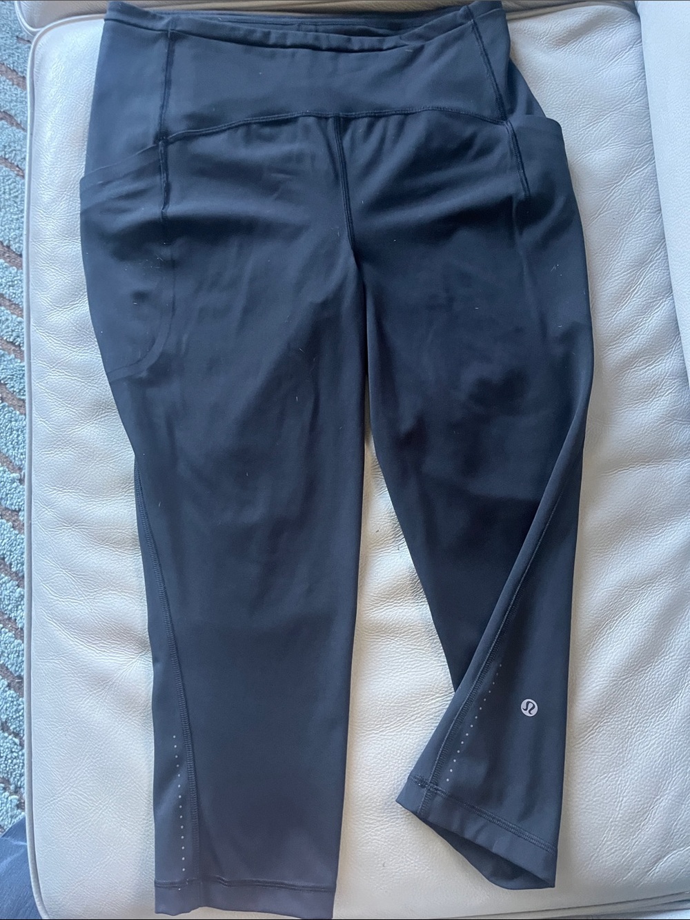 lululemon athletica Black Cropped Athletic Leggings